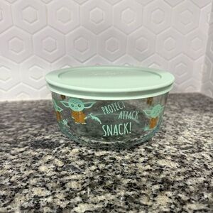 Pyrex Baby Yoda Snack Attack Mint Green Mandalorian The Child Container